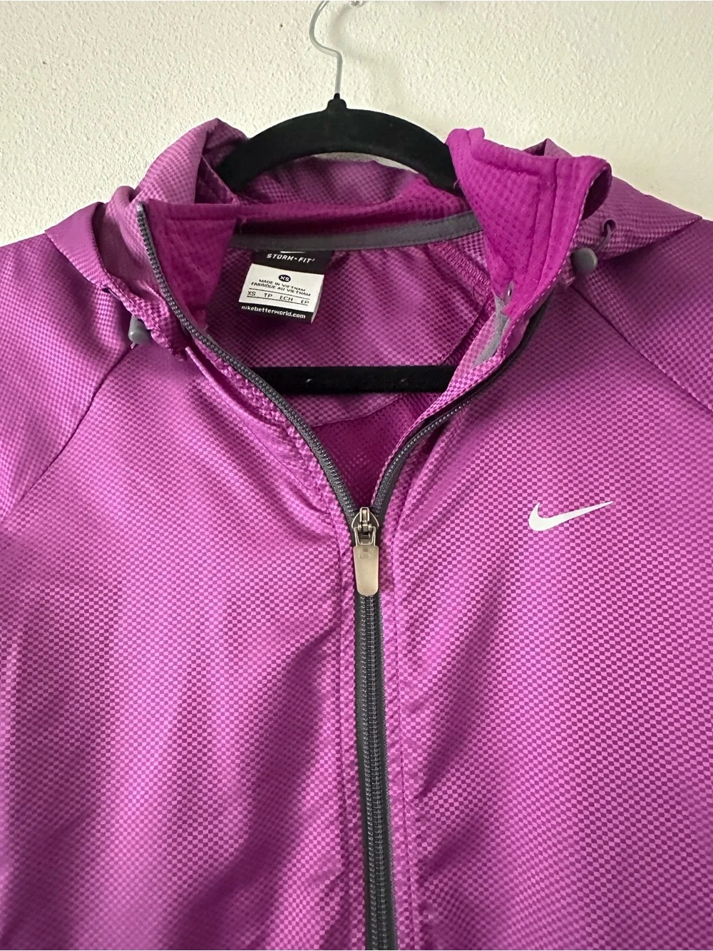 Nike Women’s XS Storm-Fit Purple Hooded Zip Running Athletic Jacket Vented Gym‎